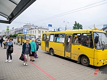 Хоценко отправил чиновников Омска кататься на общественном транспорте