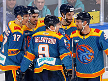 СКА пустил фаната в свитере «Шанхая» на арену после письма от китайского клуба с переводом иероглифов – там написано «Шанхай Дрэгонс» («СЭ»)