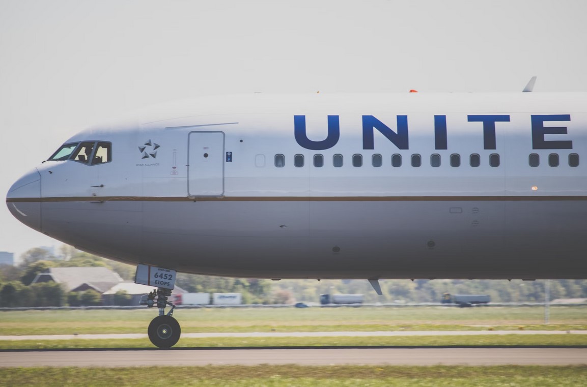 Почему коммерческие самолеты красят в белый цвет