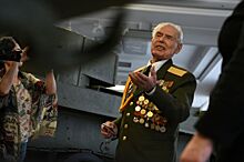 Волонтеры исполнили мечту ветерана Петра Ушакова и организовали для него экскурсию в музей военной техники в Верхней Пышме