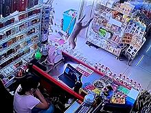 Хвостатый вор-рецидивист трижды ограбил магазин в Китае