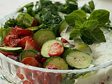 6 праздничных салатов, которые задобрят Зеленого Дракона