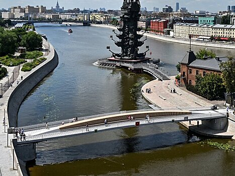Мост между островом Балчуг и Крымской набережной открылся в Москве