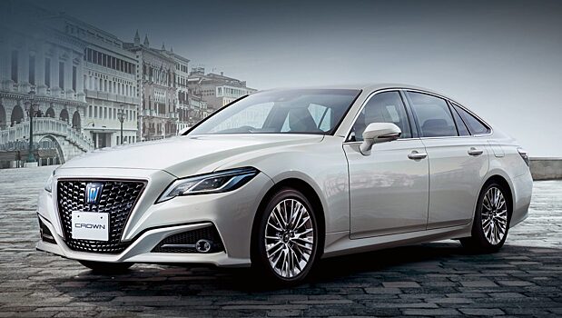 В автосалонах России нашли максимальную версию японского кросс-седана Toyota Crown