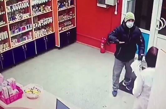 Провизор московской аптеки пыталась отобрать деньги у вора