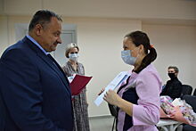 Депутат Госдумы поблагодарил медиков за борьбу с коронавирусом (фоторепортаж)