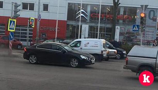 На ул. Гагарина столкнулись Skoda и Audi, водители госпитализированы