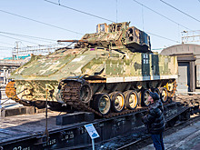 Трофейную БМП Bradley из зоны СВО привезли в Новосибирск