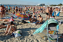 Не уходи! В Анапе отдыхающие провожают лето на пляжах (фото и видео)