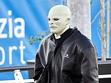 Канье Уэст появился в городах Европы в жутких масках и испугал фанатов