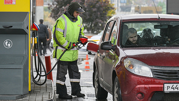 Стало известно, насколько подорожал бензин в Москве за неделю