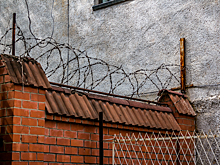 Адвокат экс-сенатора Арашукова заявил о невозможности встретиться с подзащитным в "Черном дельфине"