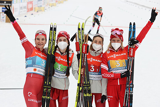 Непряева прокомментировала серебро в эстафете на чемпионате мира