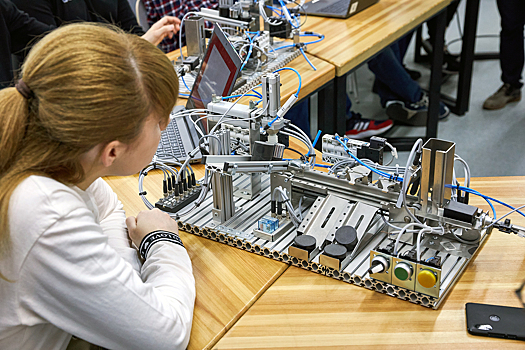 Сергунина: Детские технопарки Москвы к новому учебному году подготовят цикл мастер-классов для всей семьи