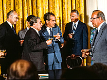 Дорогие подарки и встречи со звездами: как в США принимали лидеров СССР