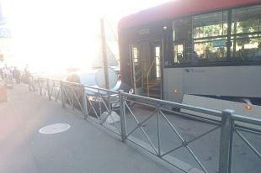 В Петроградском районе трамвай сошел с рельсов