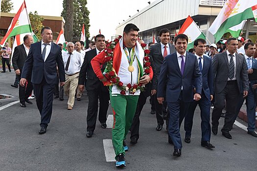 Дильшод Назаров принял участие в Фестивале национальных игр в Душанбе