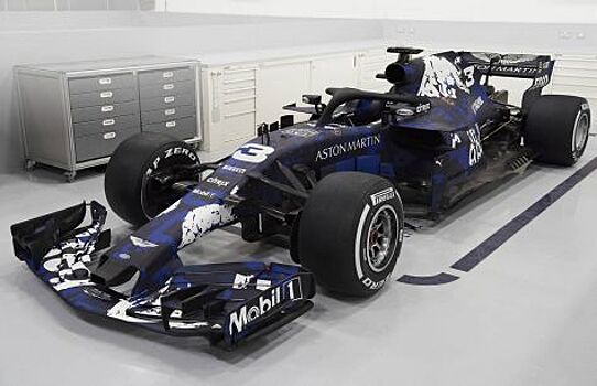 Red Bull Racing демонстрирует новый RB14. Пока в специальной тестовой ливрее