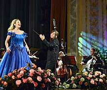 Челябинскую филармонию украсят живыми цветами для выступления солистов Мариинского и Большого театров