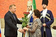 Глава Адыгеи вручил государственные награды страны и республики