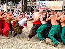 Боевые шаровары, порох, пороховницы и Спас-не-Яблочный: в фейковом Древнем Киеве опять звали к возврату в украинские пампасы