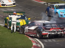 Видео: час аварий на Нюрбургринге