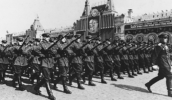 Почему Сталин с 1946 по 1948 год отменил призыв в советскую армию