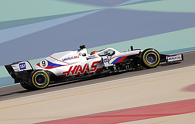 Мазепин сошел на первом круге стартового этапа "Формулы-1"