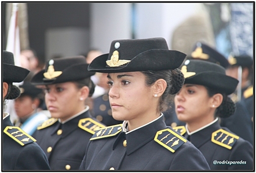 В каких странах женщины обязаны служить в армии