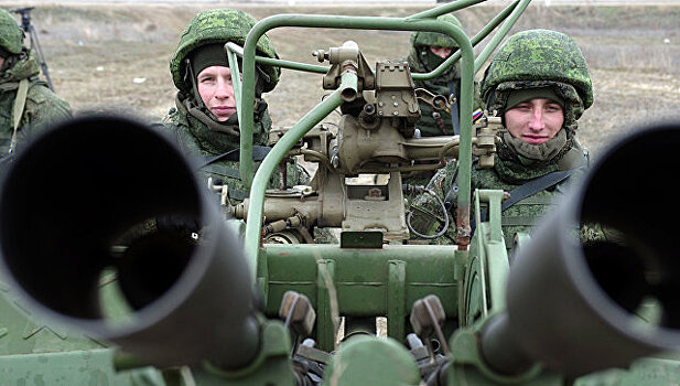 Артиллеристы и морские пехотинцы провели учебные стрельбы в Крыму