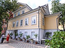 Директор Московского зоопарка открыла выставку "Звери и птицы в современном искусстве"