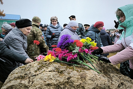 В архангельском поселке Усть-Пинега открыли место памяти воинов-земляков