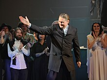 "Хочу сделать так, чтобы люди охотно приходили смотреть смысловые спектакли". Главный дирижёр Новосибирского музыкального театра о миссии мюзикла и секретах композиторов