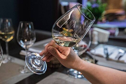 Две страны Евросоюза до рекордов нарастили экспорт вина в Россию