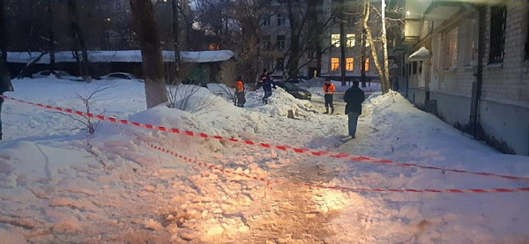 Следственными органами СК России по Алтайскому краю проводится проверка по факту падения ледяной глыбы на жительницу города Бийска