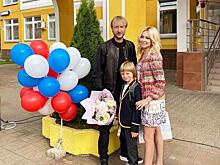 Первый раз - в первый класс. Какую школу звездное семейство Рудковской и Плющенко выбрали для своего Гном Гномыча?