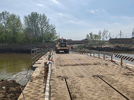 В Соль-Илецком округе после паводка снова открыт для проезда понтонный мост через Илек