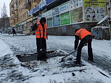 В Петрозаводске начали убирать дороги и дворы по-зимнему