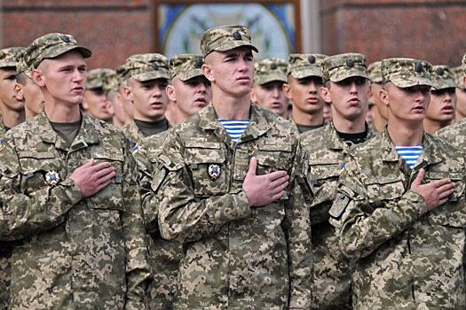 Украинскую армию одели в чужую форму
