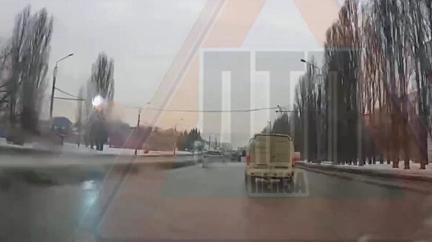 На улице 8 Марта электропровод под напряжением упал на дорогу