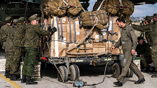 Почти четыре тонны гумпомощи раздали военные РФ в Сирии за сутки