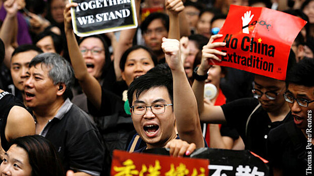 Глава администрации Гонконга назвала законопроект об экстрадиции "мертвым"