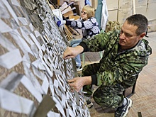 В Ростовской области плетут маскировочные сети для военных в зоне СВО