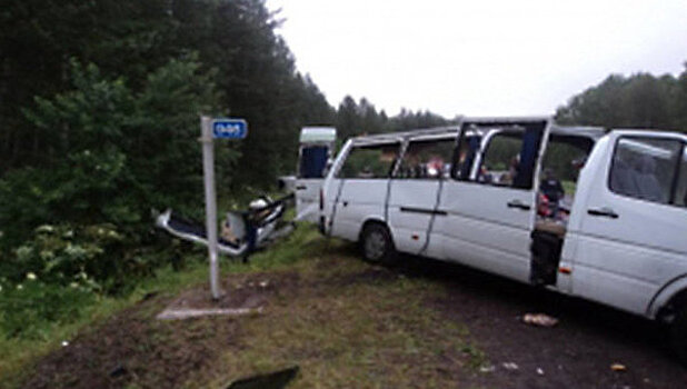 Девять человек погибли в крупной автоаварии в Красноярском крае