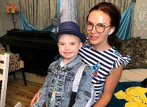 Эвелина Бледанс и ее особенный сын попрощались с молочными зубами