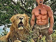 Костромич Роман Курцын поразил льва своим обнаженным телом