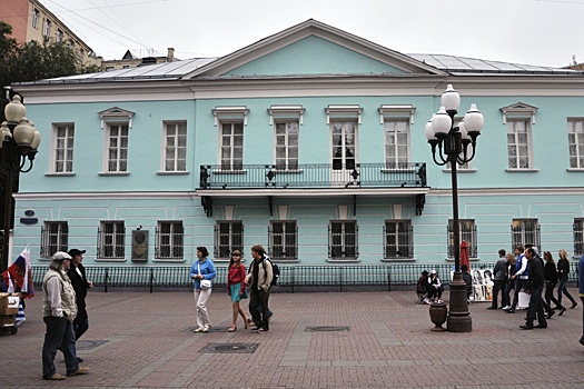 Видеоэкскурсия "РГ": Чем знаменита квартира Пушкина на Арбате