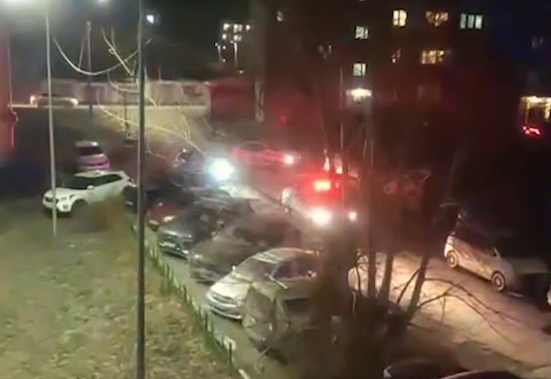 Мужчина с гранатой взял в заложники женщину в Первоуральске