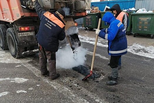 Во дворах восьмого и девятого микрорайонов провели ремонт асфальта