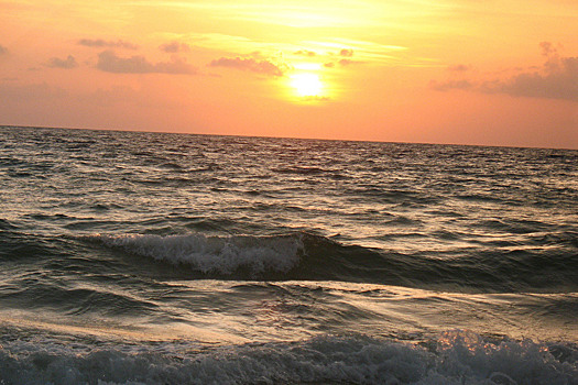 В Индонезии начали экстренную эвакуацию людей из-за наводнения